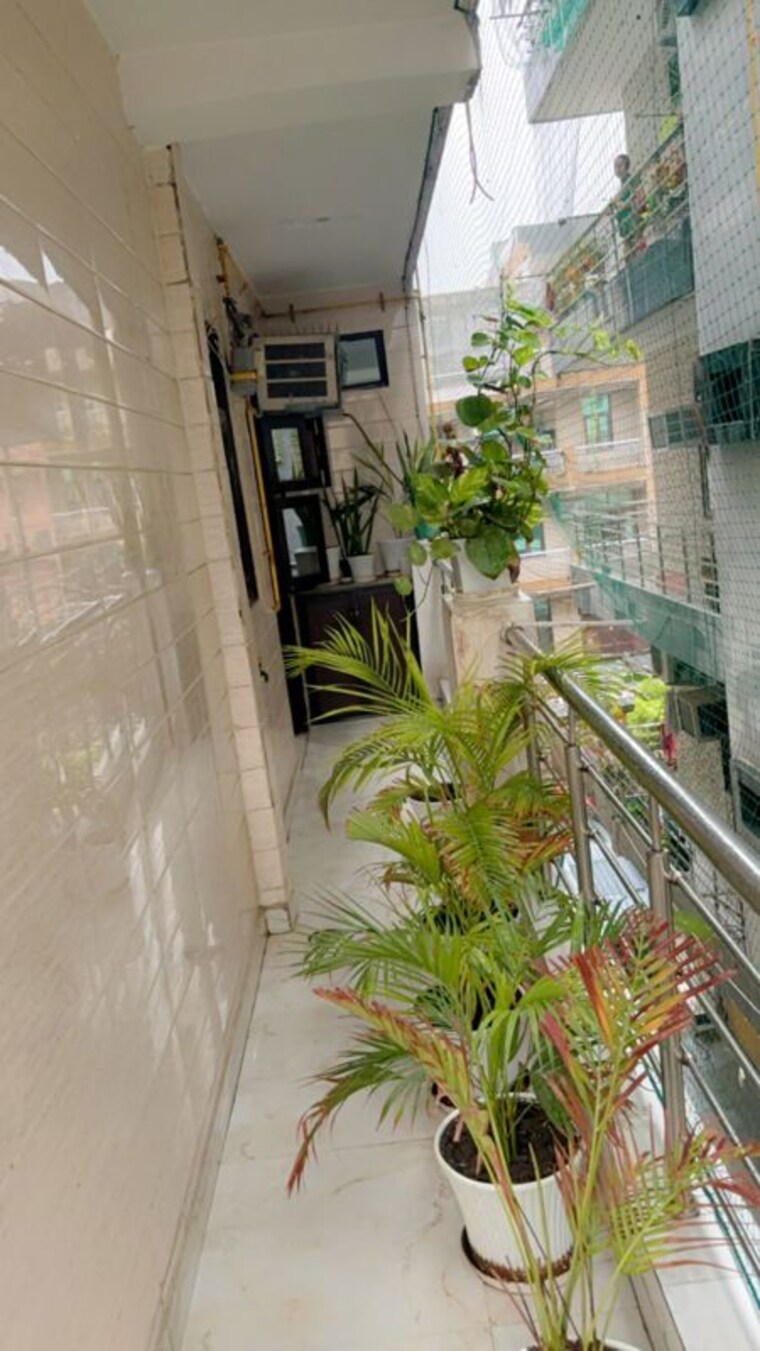 Balcony, dwarka mor Pg For Boys & Girls In Dwarka Mor 10083377