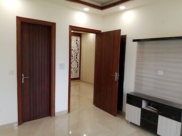 Room in 3 BHK Builder Floor at Fidato Honour Homes, Sector 89 – for Sale