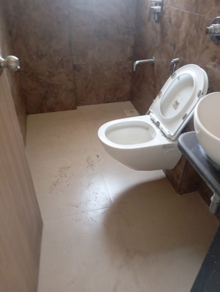 Bathroom, jyoti-skyline 2 Bedroom 596 Sq.Ft. Apartment In Chakala Mumbai 10083461