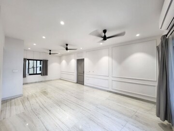 Room in 2 BHK Apartment at Mittal Phoenix Towers, Lower Parel – for Rent