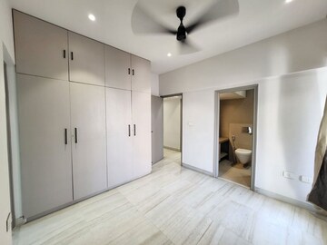 Room in 2 BHK Apartment at Mittal Phoenix Towers, Lower Parel – for Rent