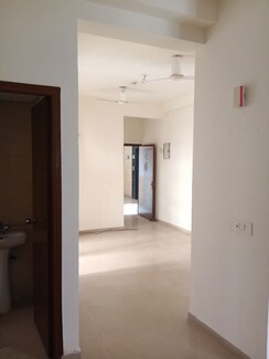 2 BHK + Extra Room Apartment For Rent in Mahagun Mywoods