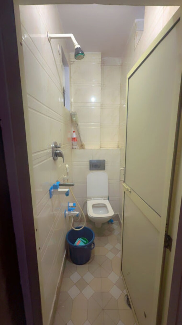 Bathroom, dwarka mor 2 Bedroom 500 Sq.Ft. Builder Floor In Dwarka Mor Delhi 10083435