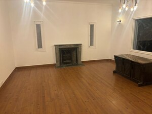 Room in 5 BHK Villa at Chattarpur – for Rent