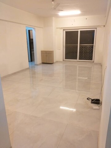 Room in 2 BHK Apartment at Yash Orion, Goregaon East – for Rent