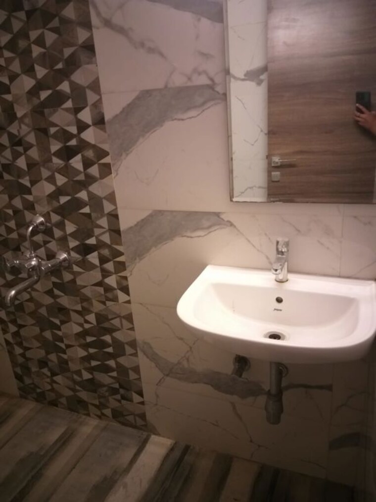 Bathroom, yash-orion 2 Bedroom 813 Sq.Ft. Apartment In Goregaon East Mumbai 10083573