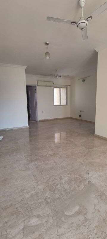 Room in 3 BHK Apartment at Hiranandani Gardens Eldora, Powai – for Rent