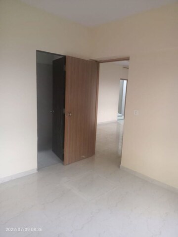 Room in 2 BHK Apartment at Yash Orion, Goregaon East – for Rent
