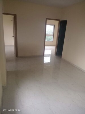 Room in 2 BHK Apartment at Yash Orion, Goregaon East – for Rent