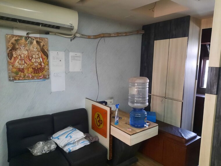 Living Room, chandni chawk Commercial Office Space 1000 Sq.Ft. In Chandni Chawk Kolkata 10083618