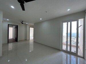 Room in 4 BHK Apartment at Malwa Escon Primera, International Airport Road – for Rent