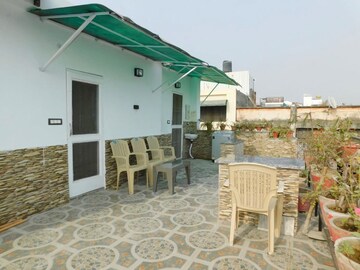 Terrace in 2 BHK Builder Floor at Green Park Extension – for Rent