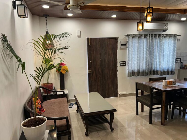 Living Room, green park extension 2 Bedroom 150 Sq.Yd. Builder Floor In Green Park Extension Delhi 10083670