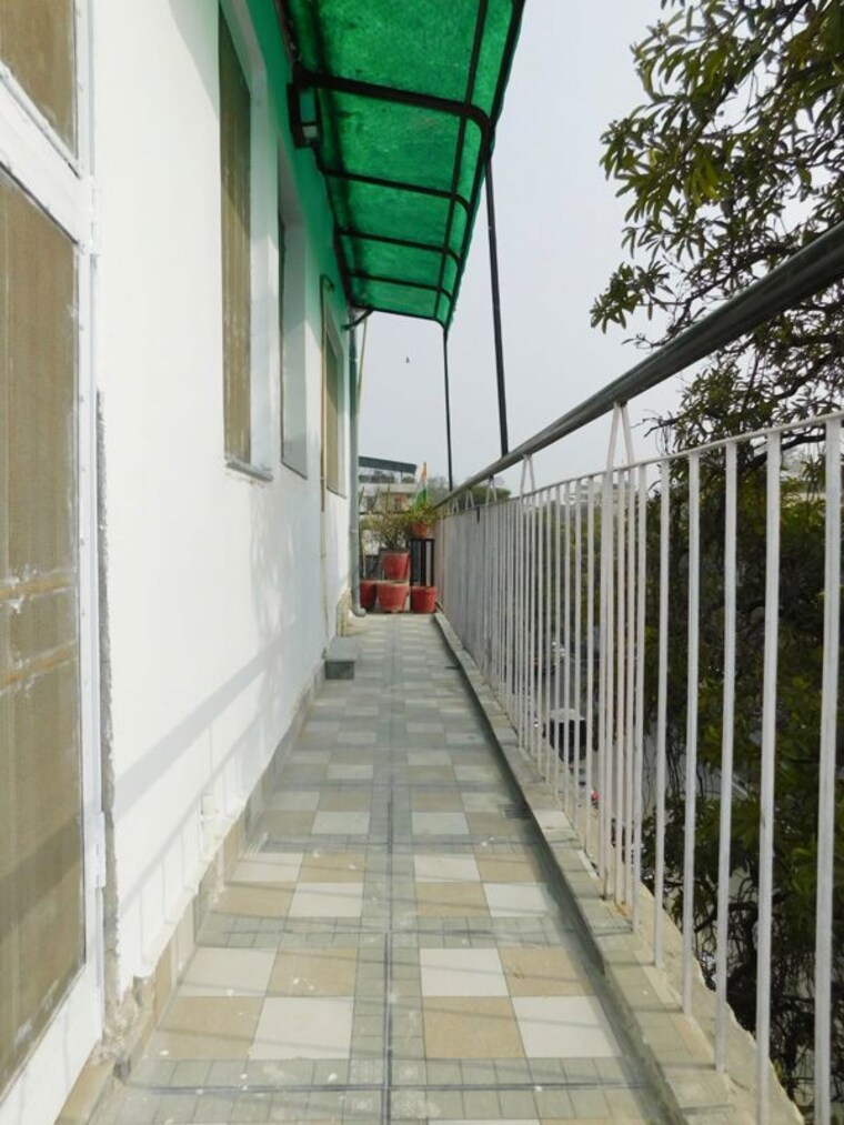 Balcony, green park extension 2 Bedroom 150 Sq.Yd. Builder Floor In Green Park Extension Delhi 10083670