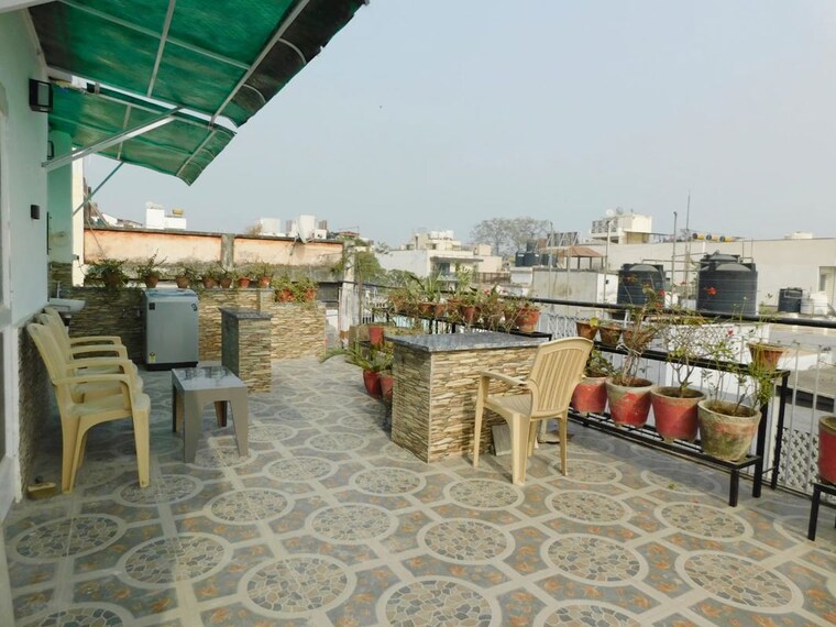 Terrace, green park extension 2 Bedroom 150 Sq.Yd. Builder Floor In Green Park Extension Delhi 10083670
