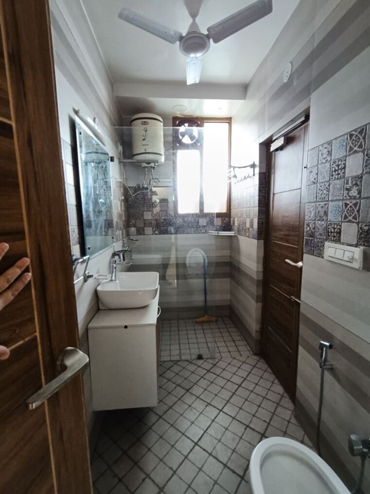 Attached Bathroom, pir machalla 3 Bedroom 2170 Sq.Ft. Apartment In Pir Machalla Zirakpur 10083741