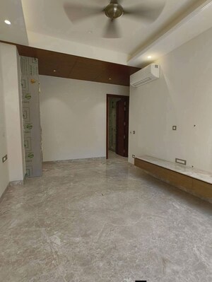 Room in 3 BHK Builder Floor at Saket – for Rent