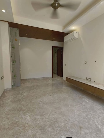 Room in 3 BHK Builder Floor at Saket – for Rent