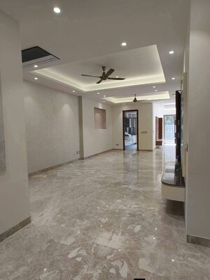 Room in 3 BHK Builder Floor at Saket – for Rent