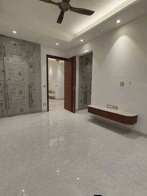 Room in 3 BHK Builder Floor at Saket – for Rent