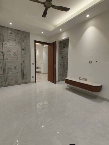 Room in 3 BHK Builder Floor at Saket – for Rent