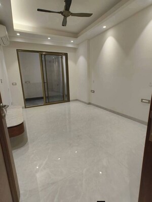 Room in 3 BHK Builder Floor at Saket – for Rent