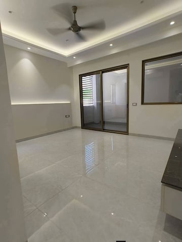 Room in 3 BHK Builder Floor at Saket – for Rent