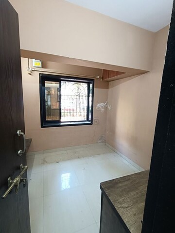 Room in 1.5 BHK Apartment at Rupji Gulmohar, Andheri West – for Rent
