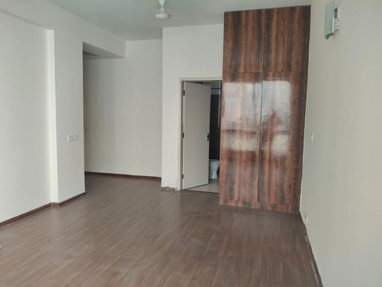 Room, sector 5 3 Bedroom 230 Sq.Yd. Independent House In Sector 5 Gurgaon 10083773