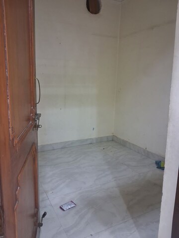 Room in 3 BHK Builder Floor at Sector 34 – for Rent