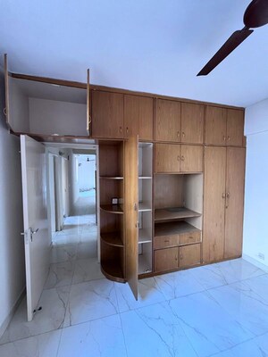 Furnished Amenities in 2 BHK Apartment at DLF The Princeton Estate, Dlf Phase V – for Rent