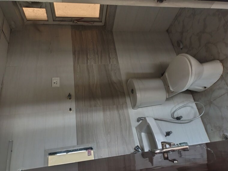 Bathroom, amrapali-leisure-park 2 Bedroom 845 Sq.Ft. Apartment In Amrapali Leisure Valley Greater Noida 10083944