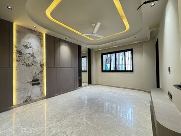 Room in 4 BHK Builder Floor at Saket – for Rent