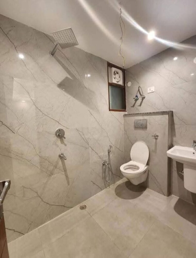 Bathroom, saket 3 Bedroom 1500 Sq.Ft. Builder Floor In Saket Delhi 10083954