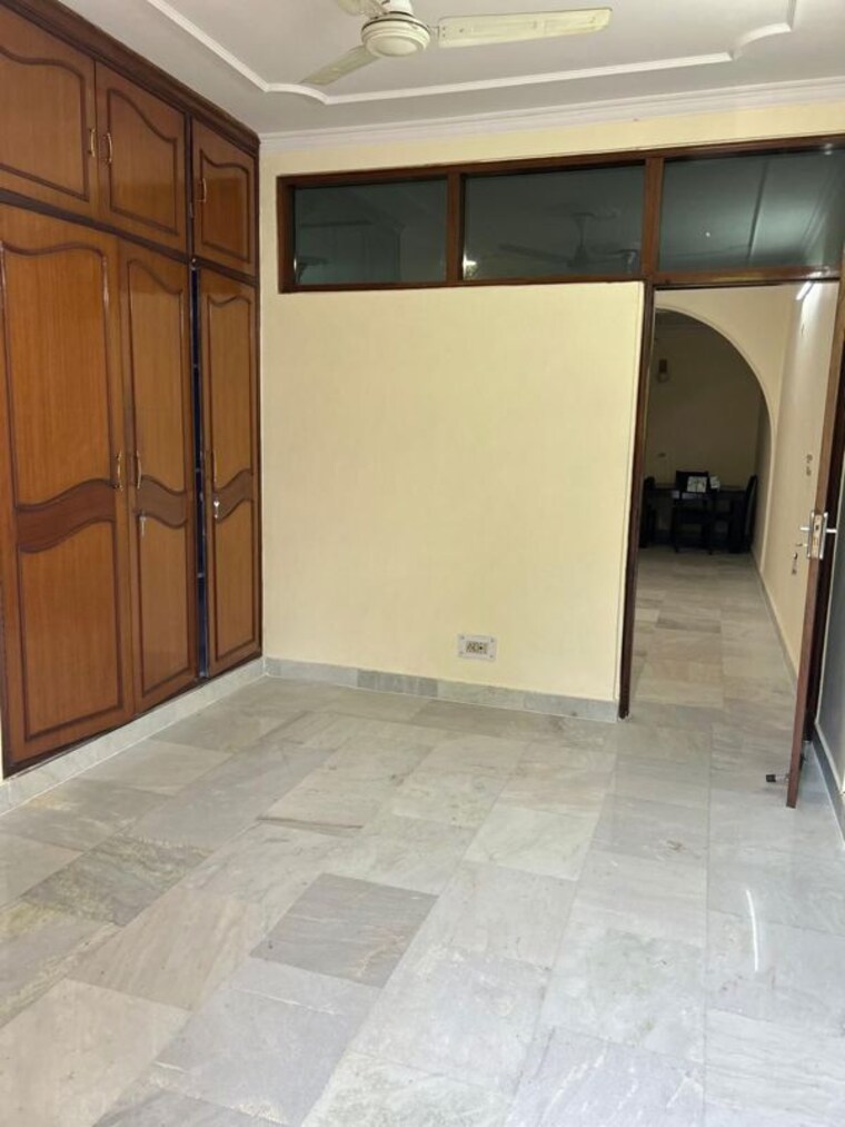 Room, east of kailash 3 Bedroom 1200 Sq.Ft. Builder Floor In East Of Kailash Delhi 10084038