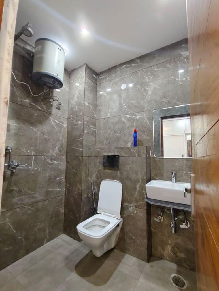 Bathroom, skynet-towers 3 Bedroom 1600 Sq.Ft. Apartment In Patiala Road Zirakpur 10084132