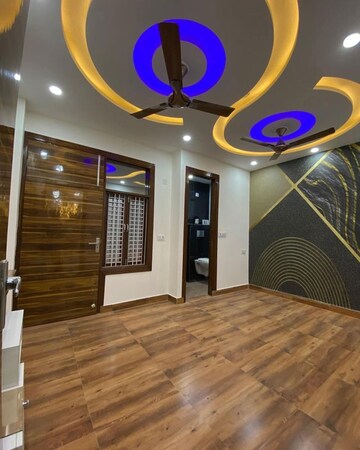 Parking in 3.5 BHK Builder Floor at Uttam Nagar – for Sale