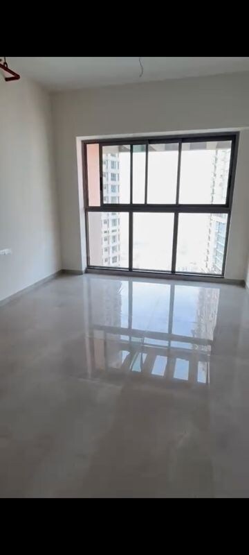 Room in 2 BHK Apartment at Sheth Auris Bliss, Malad West – for Rent