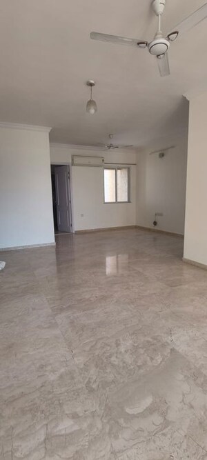 Room in 3 BHK Apartment at Hiranandani Gardens Eldora, Powai – for Rent