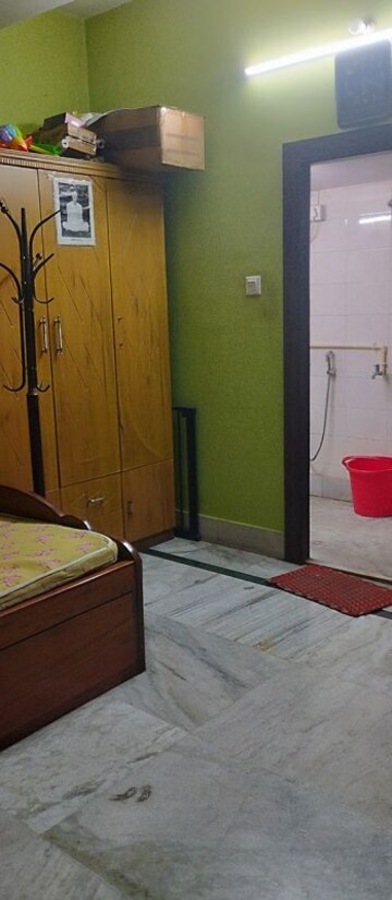 Furnished Amenities in 3 BHK Apartment at Dharmatala Road – for Rent