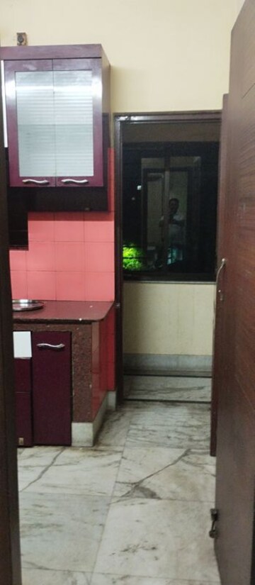 Furnished Amenities in 3 BHK Apartment at Dharmatala Road – for Rent