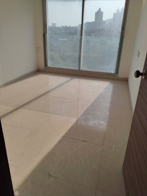 Room in 2 BHK Apartment at Prestige Siesta, Mulund West – for Rent