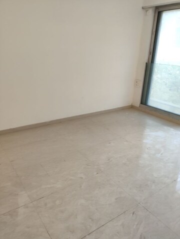 Room in 2 BHK Apartment at Prestige Siesta, Mulund West – for Rent