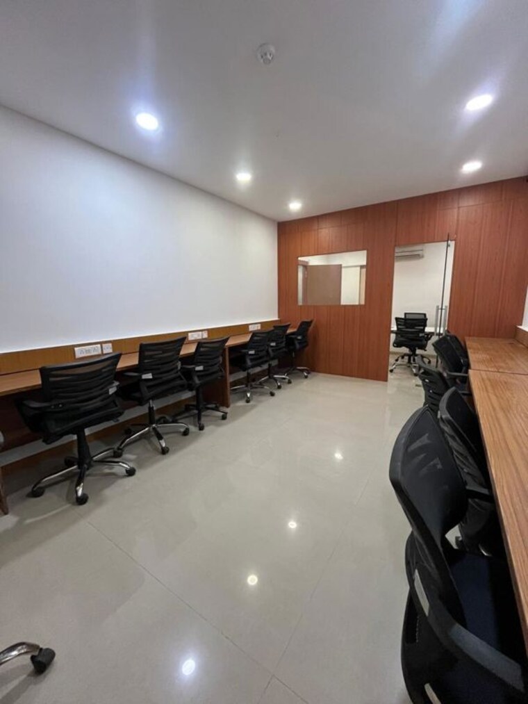  Parking, pinnacle-business-park Commercial Office Space 2370 Sq.Ft. In Andheri East Mumbai 9911076