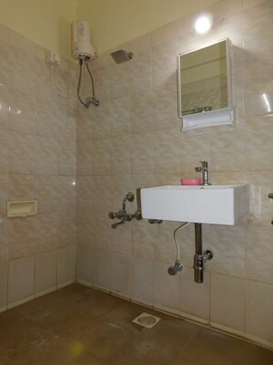 Bathroom in 2 BHK Apartment at Redwoods CHS, Mulund West – for Rent