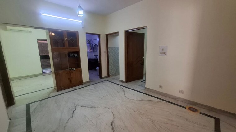 Room, sarita vihar 3 Bedroom 1850 Sq.Ft. Apartment In Sarita Vihar Delhi 10084255