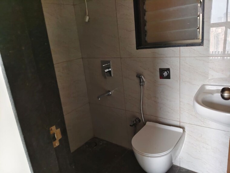 Bathroom, chandak-34-park-estate 1 Bedroom 391 Sq.Ft. Apartment In Goregaon West Mumbai 10084278
