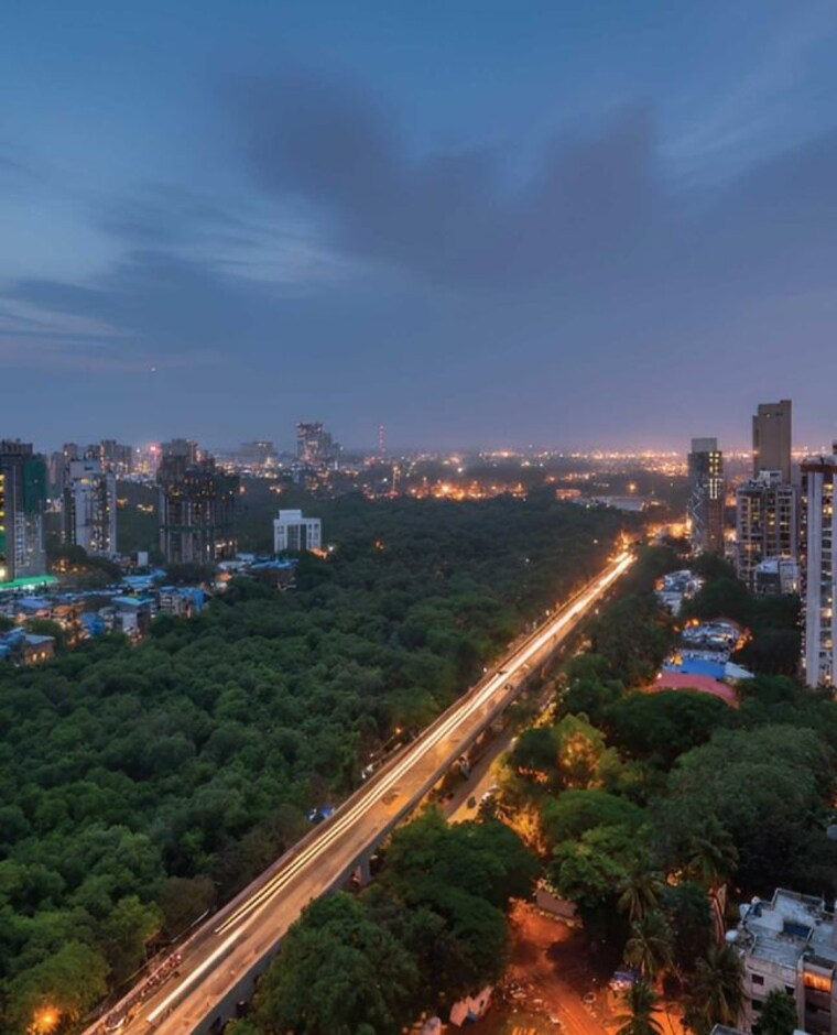 Garden, lokhandwala complex 3 Bedroom 1500 Sq.Ft. Apartment In Lokhandwala Complex Mumbai 10084287