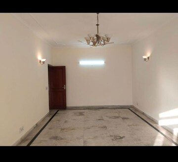 Room in 3 BHK Builder Floor at Greater Kailash I – for Rent