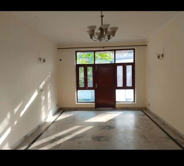 Room in 3 BHK Builder Floor at Greater Kailash I – for Rent